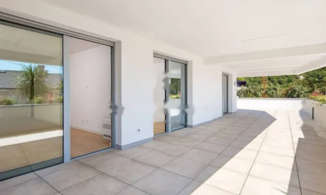 Недвижимость Трехкомнатная квартира в центре: 5