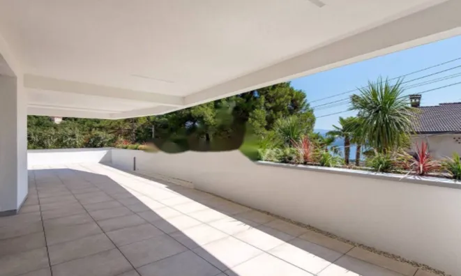 Недвижимость Трехкомнатная квартира в центре: 12