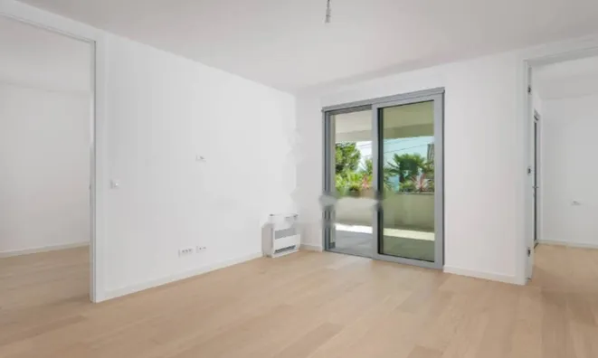 Недвижимость Трехкомнатная квартира в центре: 15