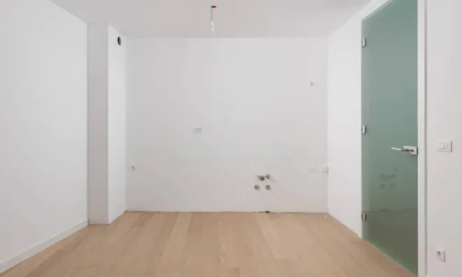 Недвижимость Трехкомнатная квартира в центре: 18