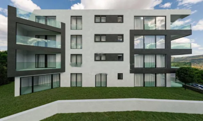 Недвижимость Трехкомнатная квартира Центр: 2