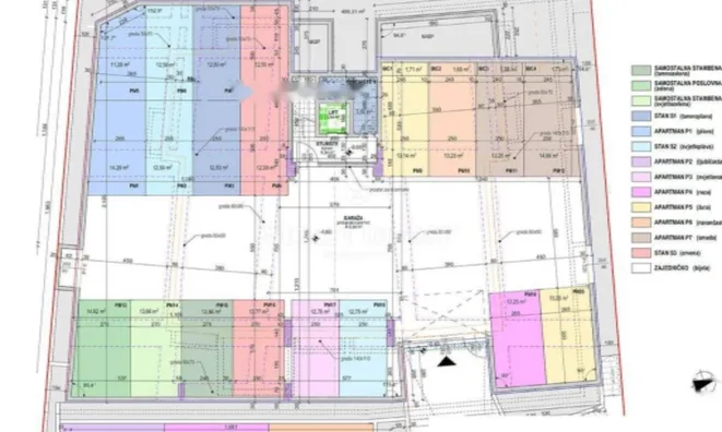 Недвижимость Трехкомнатная квартира в центре: 7