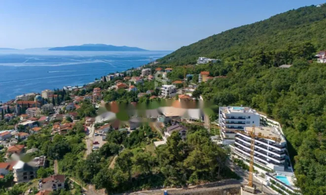 Недвижимость Трехкомнатная квартира в центре: 10