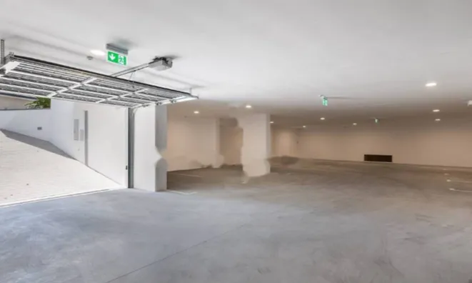 Недвижимость Трехкомнатная квартира в центре: 14