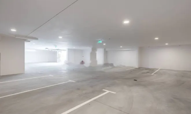 Недвижимость Трехкомнатная квартира в центре: 16