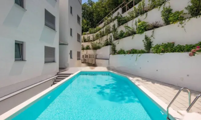 Недвижимость Трехкомнатная квартира в центре: 18