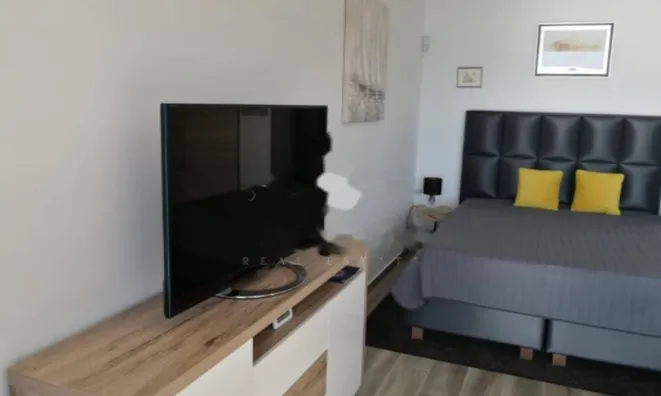 Недвижимость Двухкомнатная квартира в Центре: 24