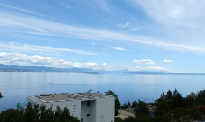 Недвижимость Трехкомнатная квартира в центре: 1