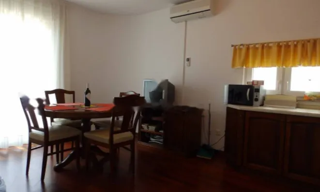 Недвижимость Трехкомнатная квартира в центре: 2