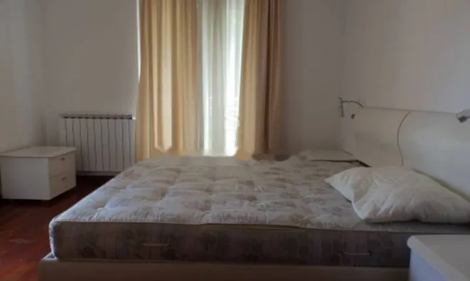 Недвижимость Трехкомнатная квартира в центре: 6