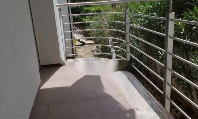 Недвижимость Трехкомнатная квартира в центре: 7