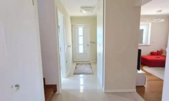 Недвижимость Дом с террасой в Хроватине: 11