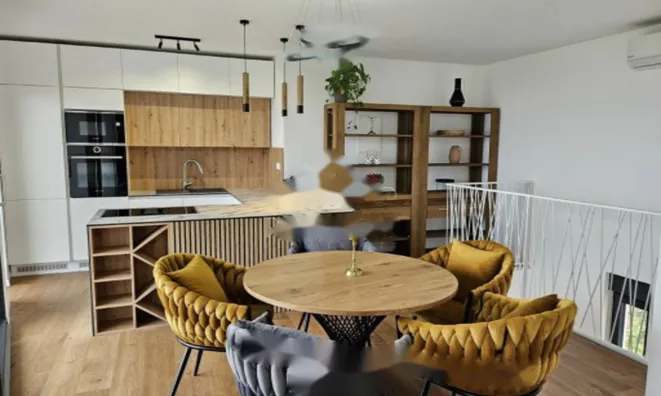 Недвижимость Трехкомнатная квартира на западной стороне, Опатия.: 2