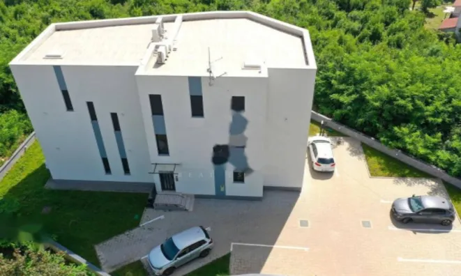 Недвижимость Трехкомнатная квартира на западной стороне, Опатия.: 40