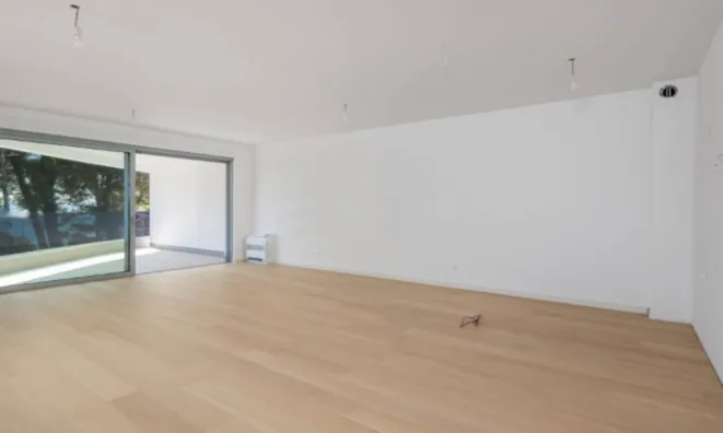 Недвижимость Трёхкомнатная квартира, центр: 6