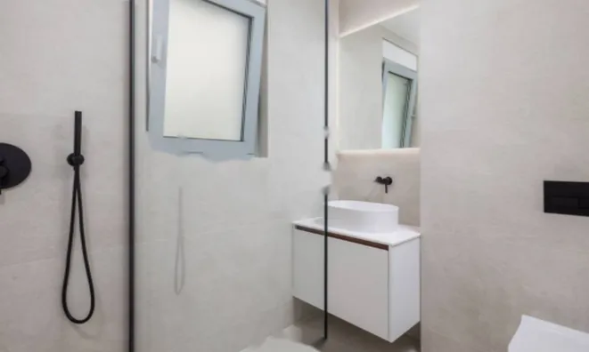 Недвижимость Трёхкомнатная квартира, центр: 8