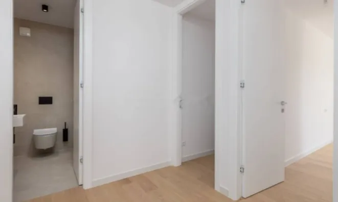 Недвижимость Трёхкомнатная квартира, центр: 13