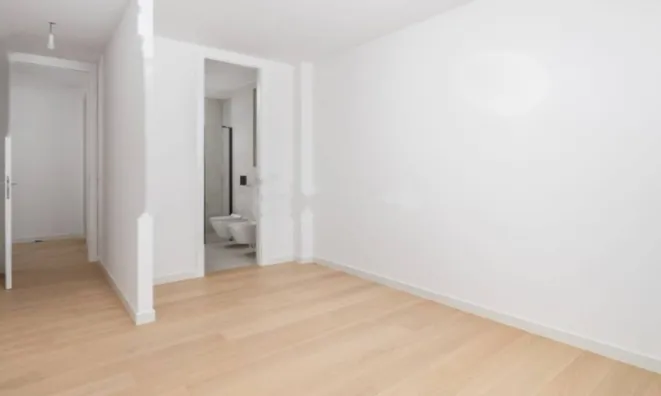 Недвижимость Трёхкомнатная квартира, центр: 24