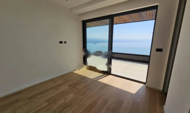 Недвижимость Четырехкомнатная квартира, Центр, Опатия: 12