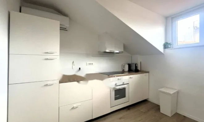 Недвижимость Трехкомнатная квартира, Центр: 4