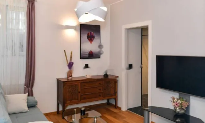 Недвижимость Двухкомнатная квартира, Центр: 8