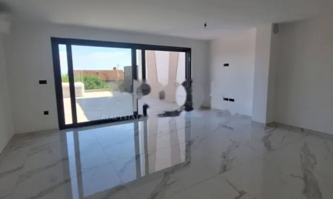 Недвижимость Квартира на 4 комнаты, Опатия: 4