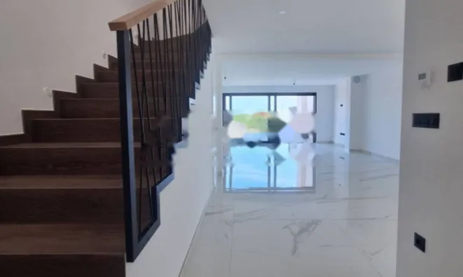 Недвижимость Квартира на 4 комнаты, Опатия: 5