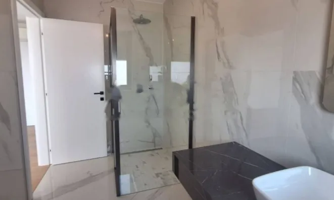 Недвижимость Квартира на 4 комнаты, Опатия: 9