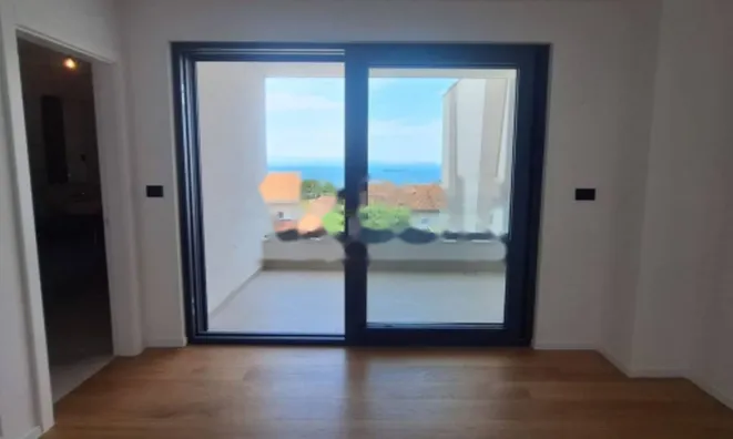 Недвижимость Квартира на 4 комнаты, Опатия: 11