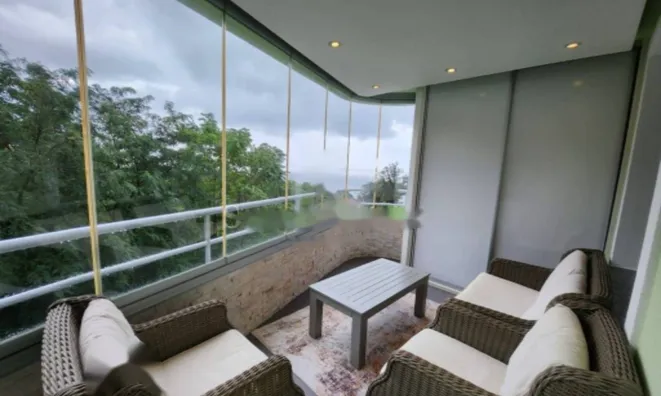 Недвижимость Трёхкомнатная квартира в центре: 1