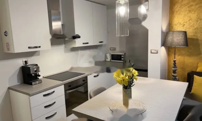 Недвижимость Двухкомнатная квартира, Центр: 4