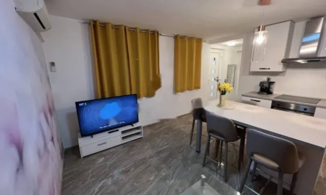 Недвижимость Двухкомнатная квартира, Центр: 5