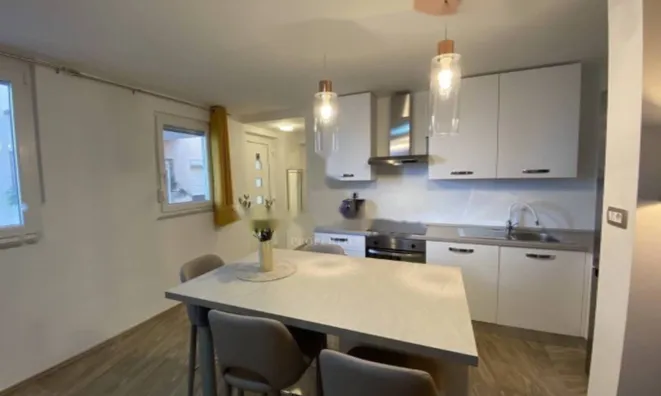 Недвижимость Двухкомнатная квартира, Центр: 6