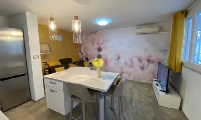 Недвижимость Двухкомнатная квартира, Центр: 7