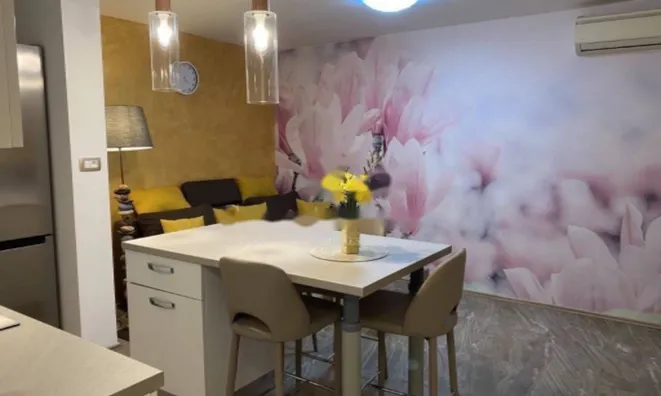 Недвижимость Двухкомнатная квартира, Центр: 9