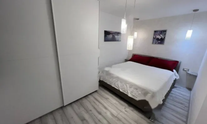 Недвижимость Двухкомнатная квартира, Центр: 11