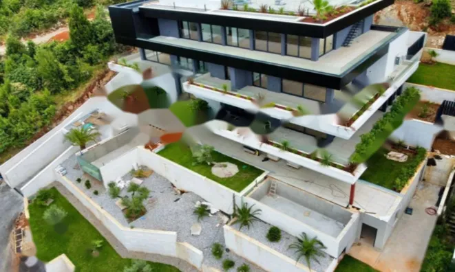 Недвижимость Трехкомнатная квартира в центре: 2