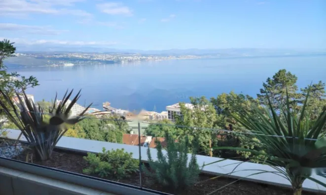 Недвижимость Трехкомнатная квартира в центре: 9