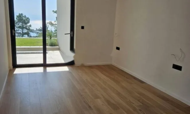 Недвижимость Трехкомнатная квартира в центре: 16