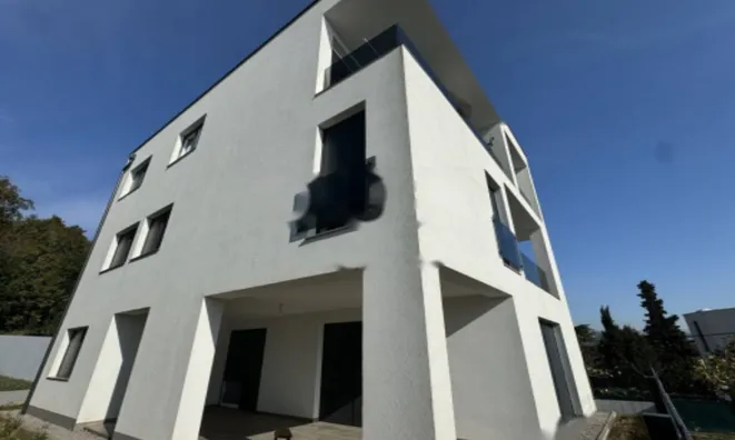 Недвижимость Трехкомнатная квартира в центре: 2