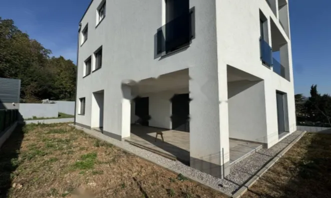 Недвижимость Трехкомнатная квартира в центре: 3