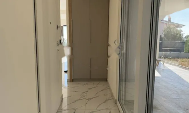 Недвижимость Трехкомнатная квартира в центре: 5