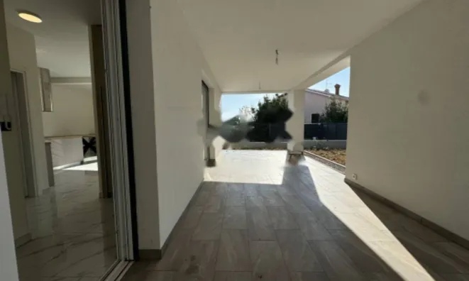 Недвижимость Трехкомнатная квартира в центре: 8