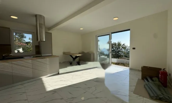 Недвижимость Трехкомнатная квартира в центре: 9