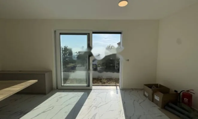 Недвижимость Трехкомнатная квартира в центре: 12