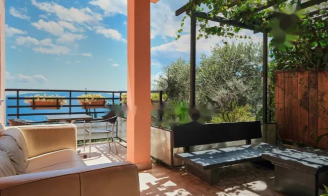 Недвижимость Двухкомнатная квартира в центре: 1