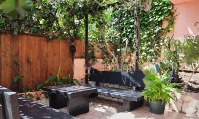 Недвижимость Двухкомнатная квартира в центре: 4