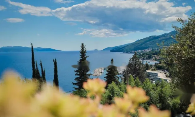 Недвижимость Двухкомнатная квартира в центре: 9