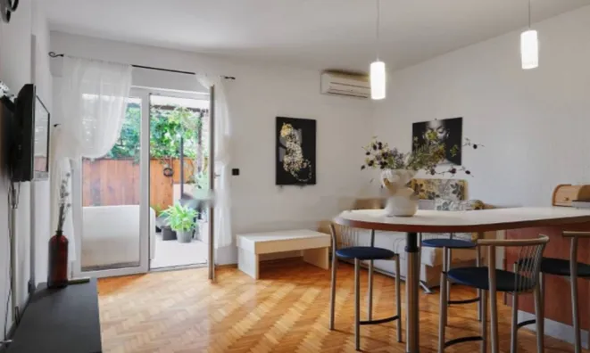 Недвижимость Двухкомнатная квартира в центре: 10