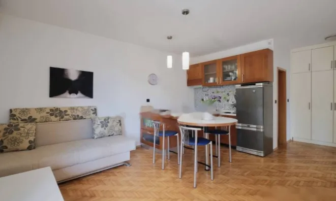 Недвижимость Двухкомнатная квартира в центре: 12